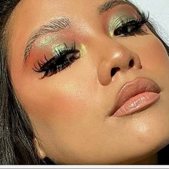 Urban Decay Marvel Studios’ Eternals Eyeshadow Palette 15 Metallic Matte Shimmer - Picture 3 of 8